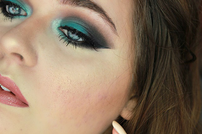 yeux makeup teal