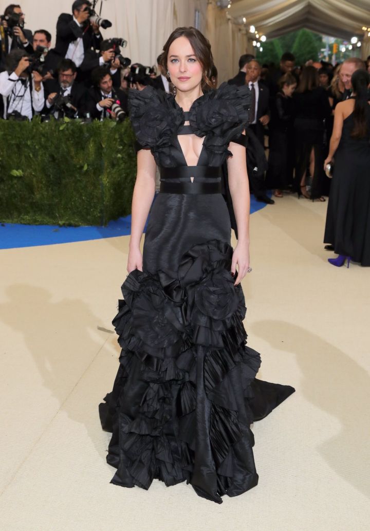 dakota johnson met gala