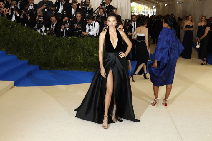 robe adriana lima met gala