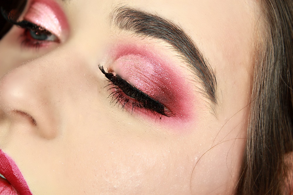 makeup yeux rouge et rose